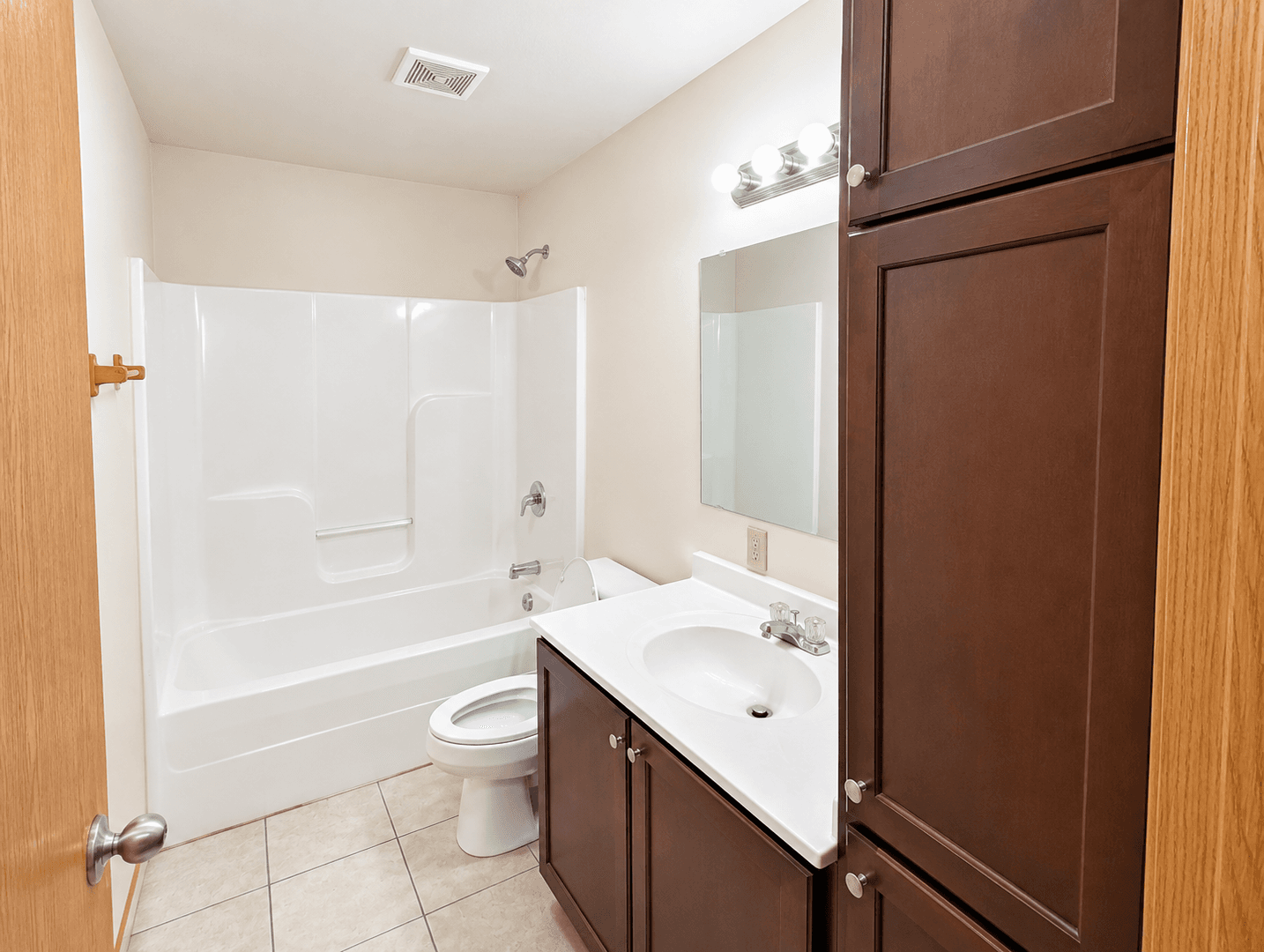 Union Apartment: 407B Prairie Hill Court