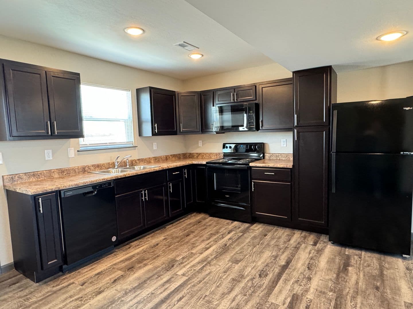 Montgomery City Apartment: 2 Longview Circle