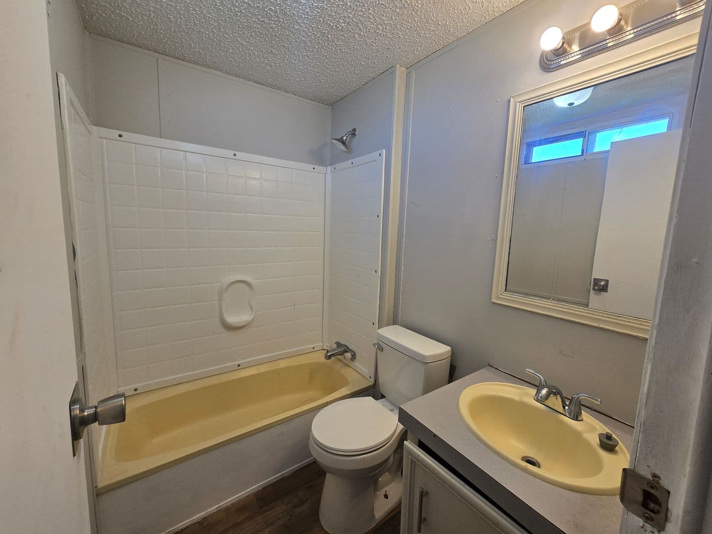 Warrenton Apartment: 1194 Juniper Drive