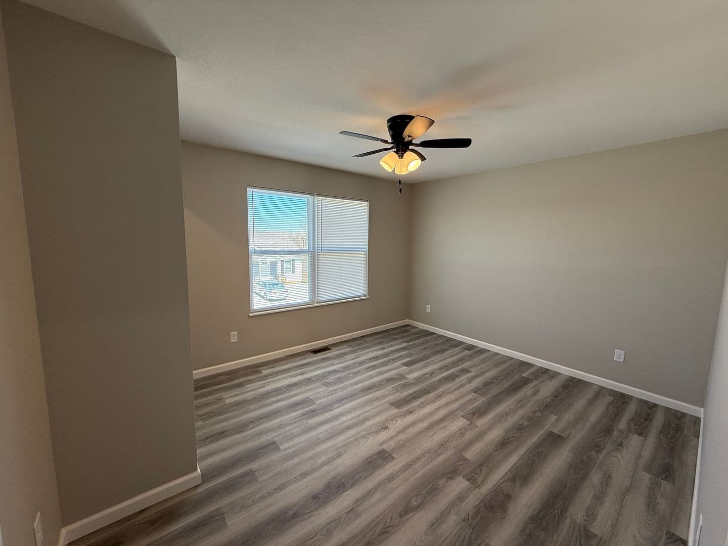 Washington Apartment: 2549 E. 5th Street