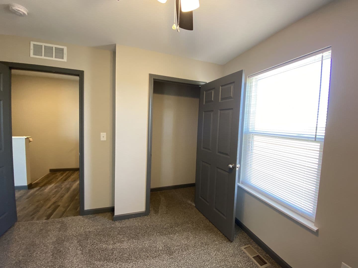 Montgomery City Apartment: 2 Longview Circle