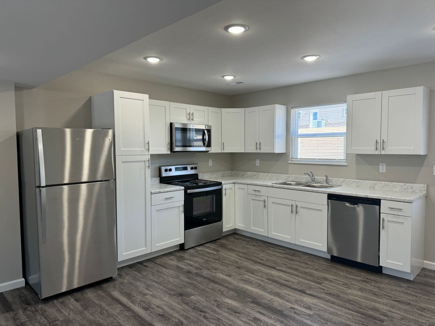 Warrenton Apartment: 16901 Cattail Bottoms Drive