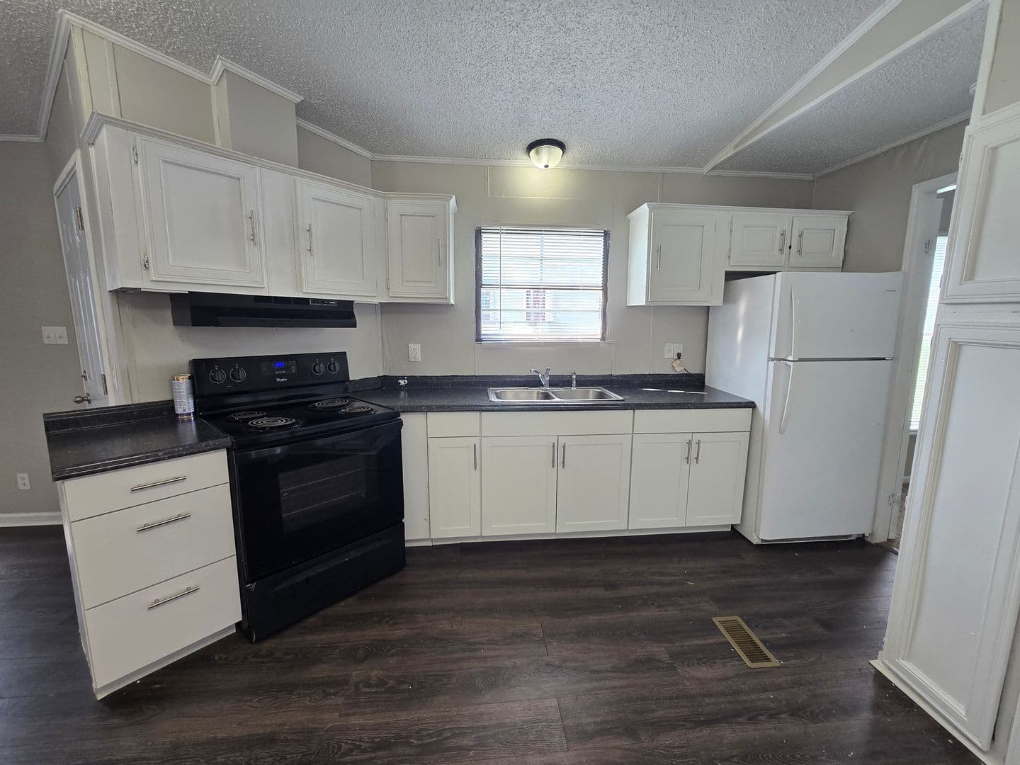 Warrenton Apartment: 1194 Juniper Drive
