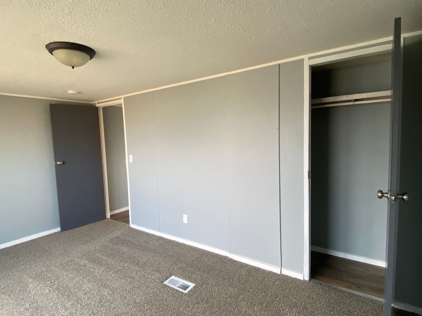 Warrenton Apartment: 1194 Juniper Drive