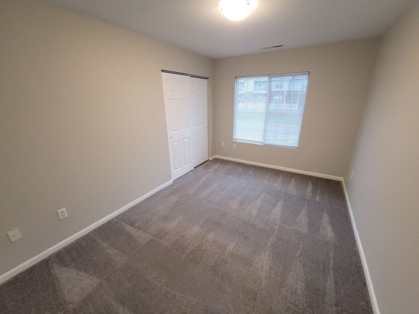 Warrenton Apartment: 1044 Hawthorne Village Drive
