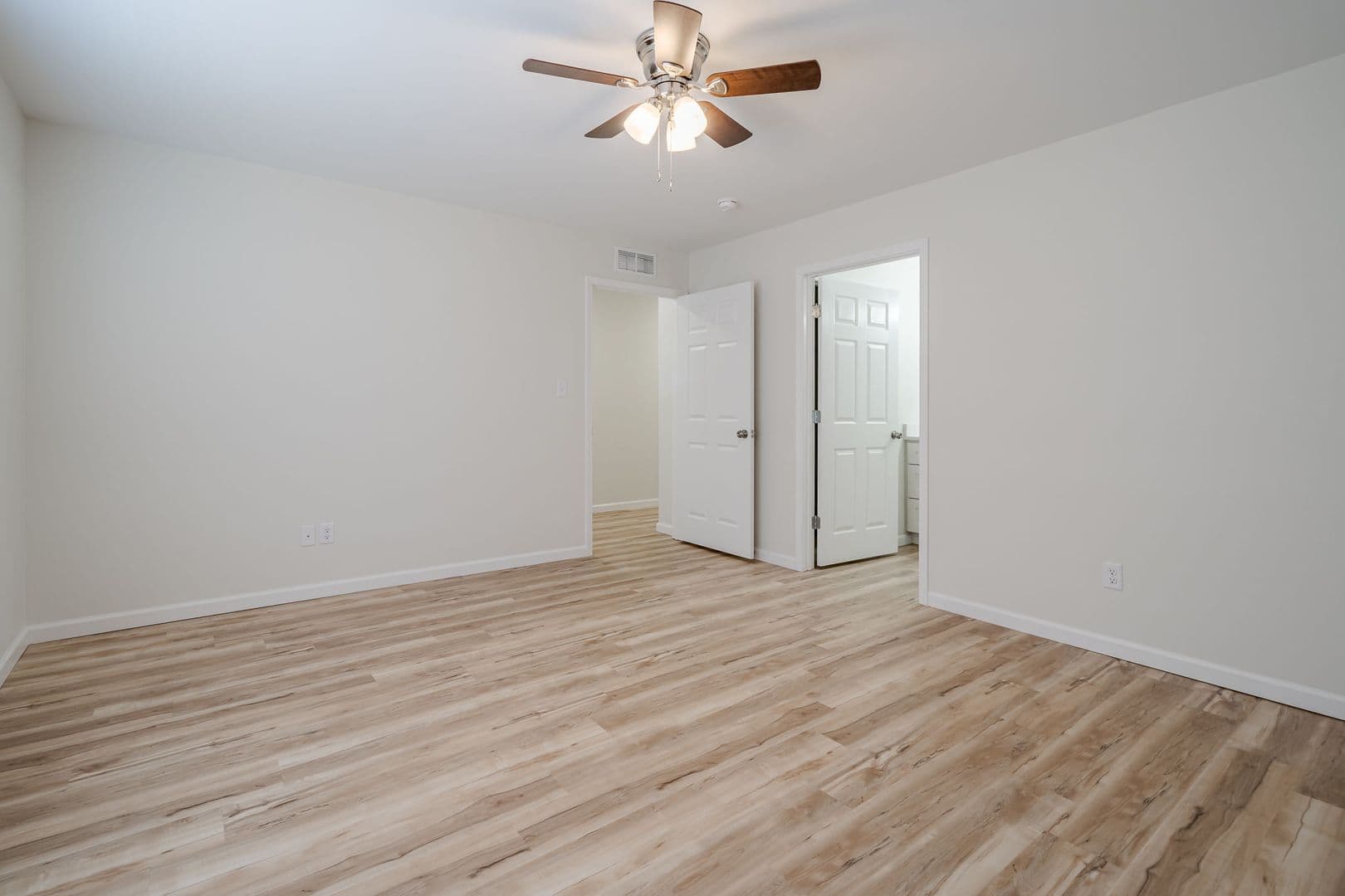 Farmington Apartment: 100 Roper Loop