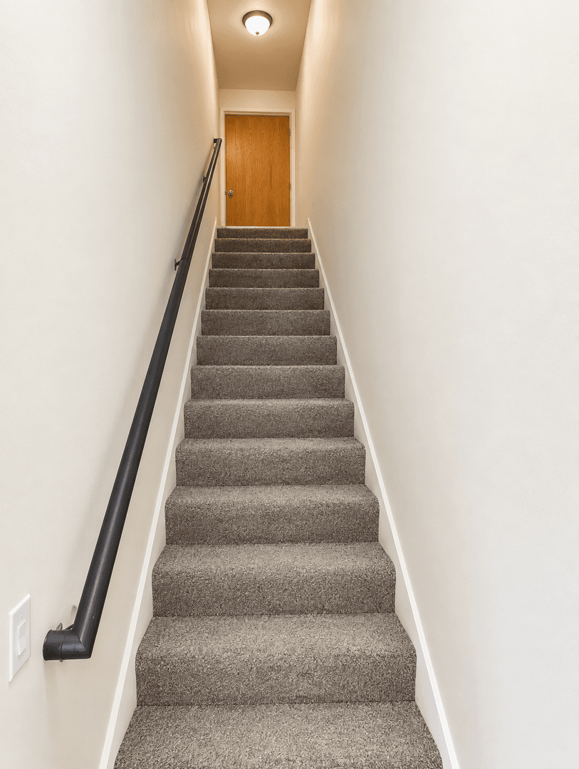 Union Apartment: 407B Prairie Hill Court