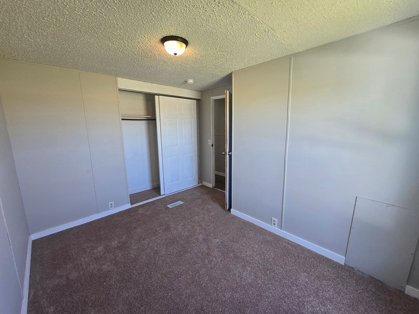 Warrenton Apartment: 1194 Juniper Drive