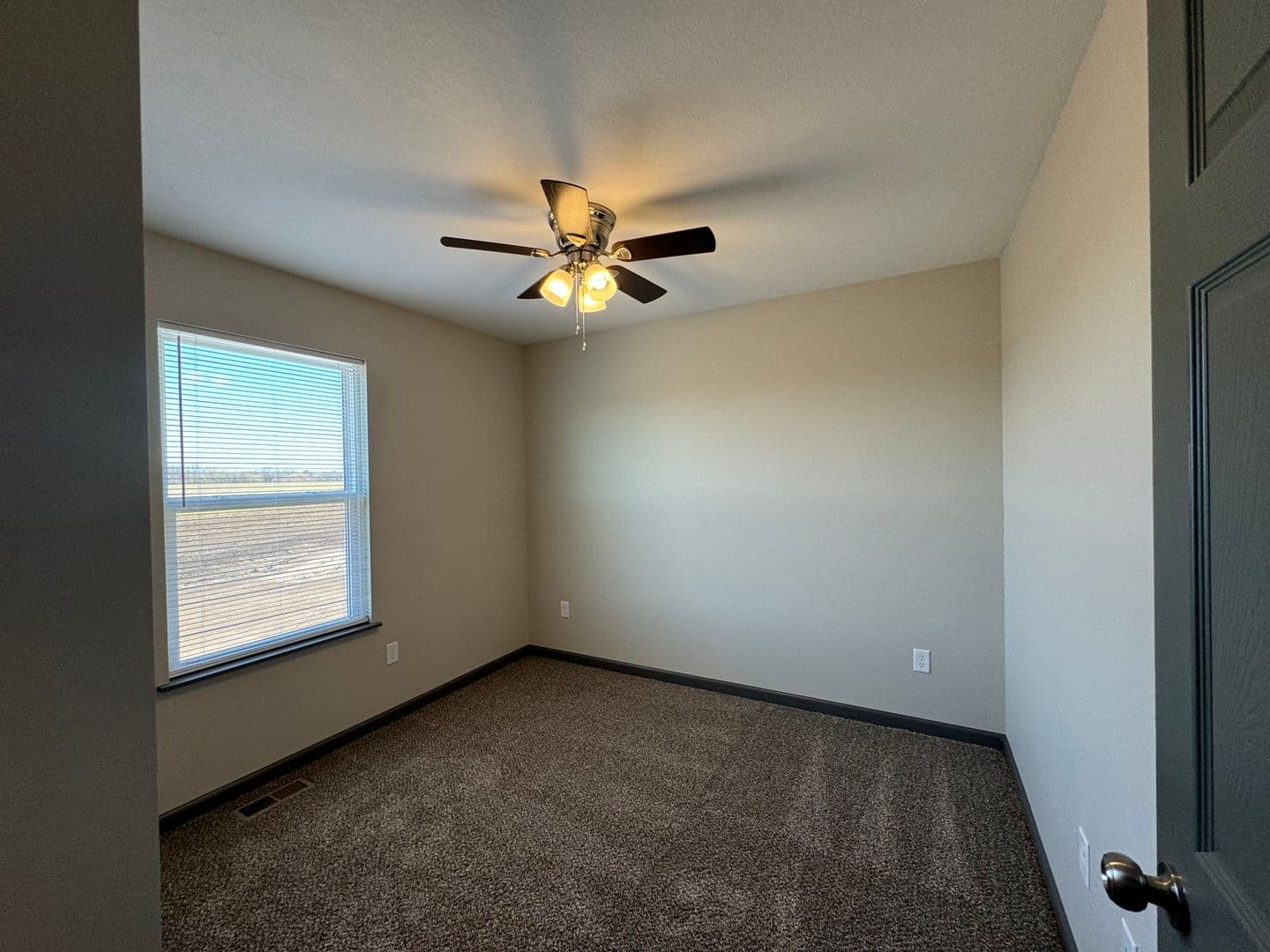 Montgomery City Apartment: 2 Longview Circle