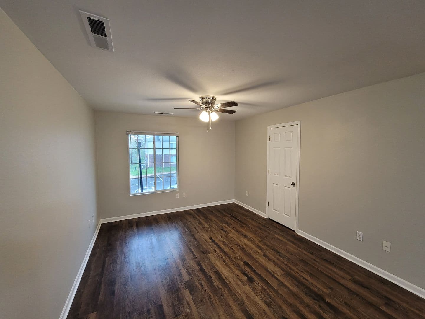 Warrenton Apartment: 1044 Hawthorne Village Drive