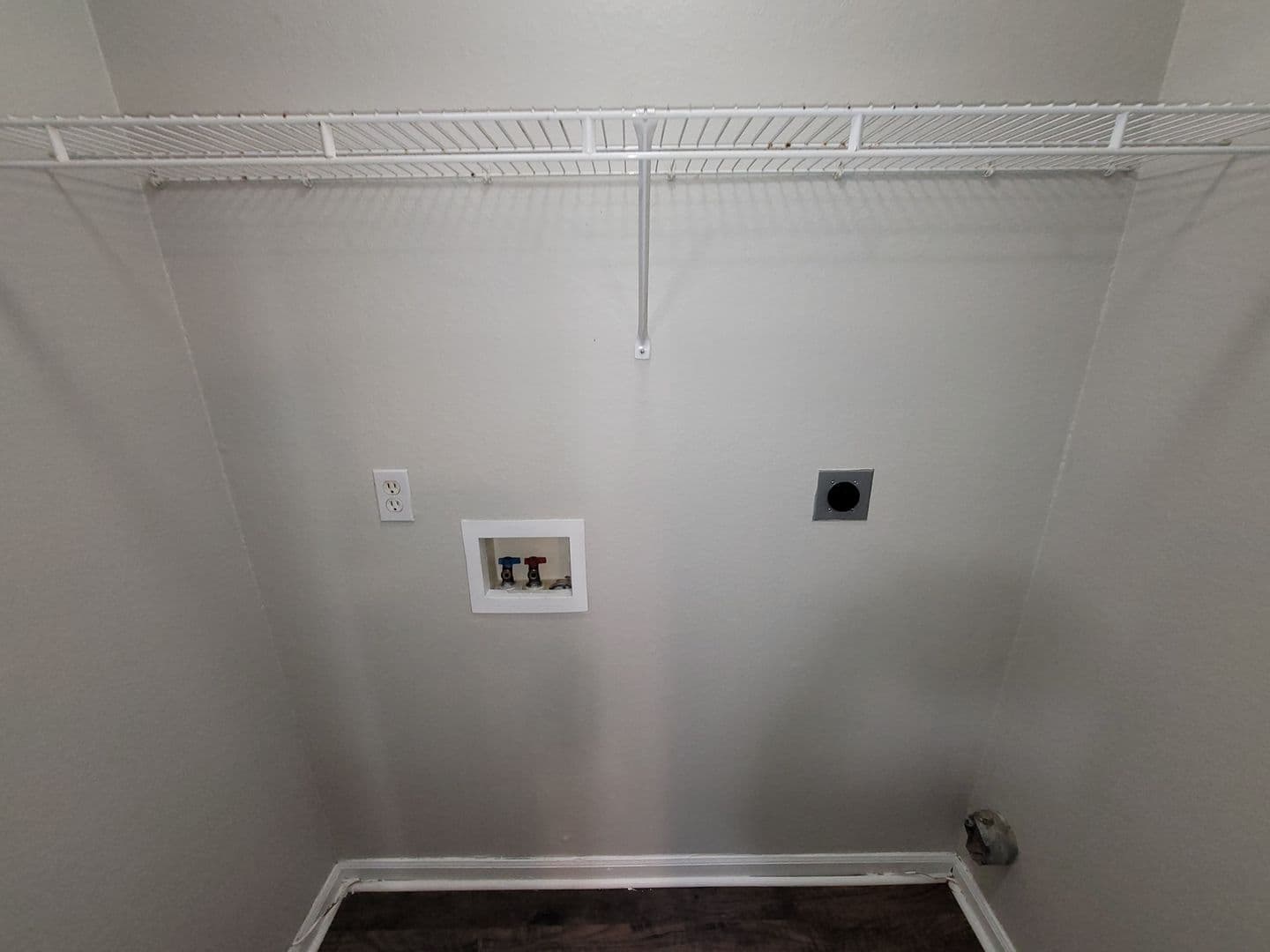 Warrenton Apartment: 1044 Hawthorne Village Drive