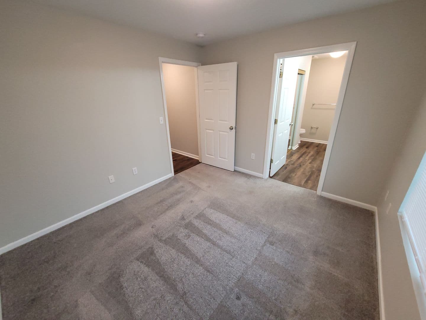 Warrenton Apartment: 1044 Hawthorne Village Drive