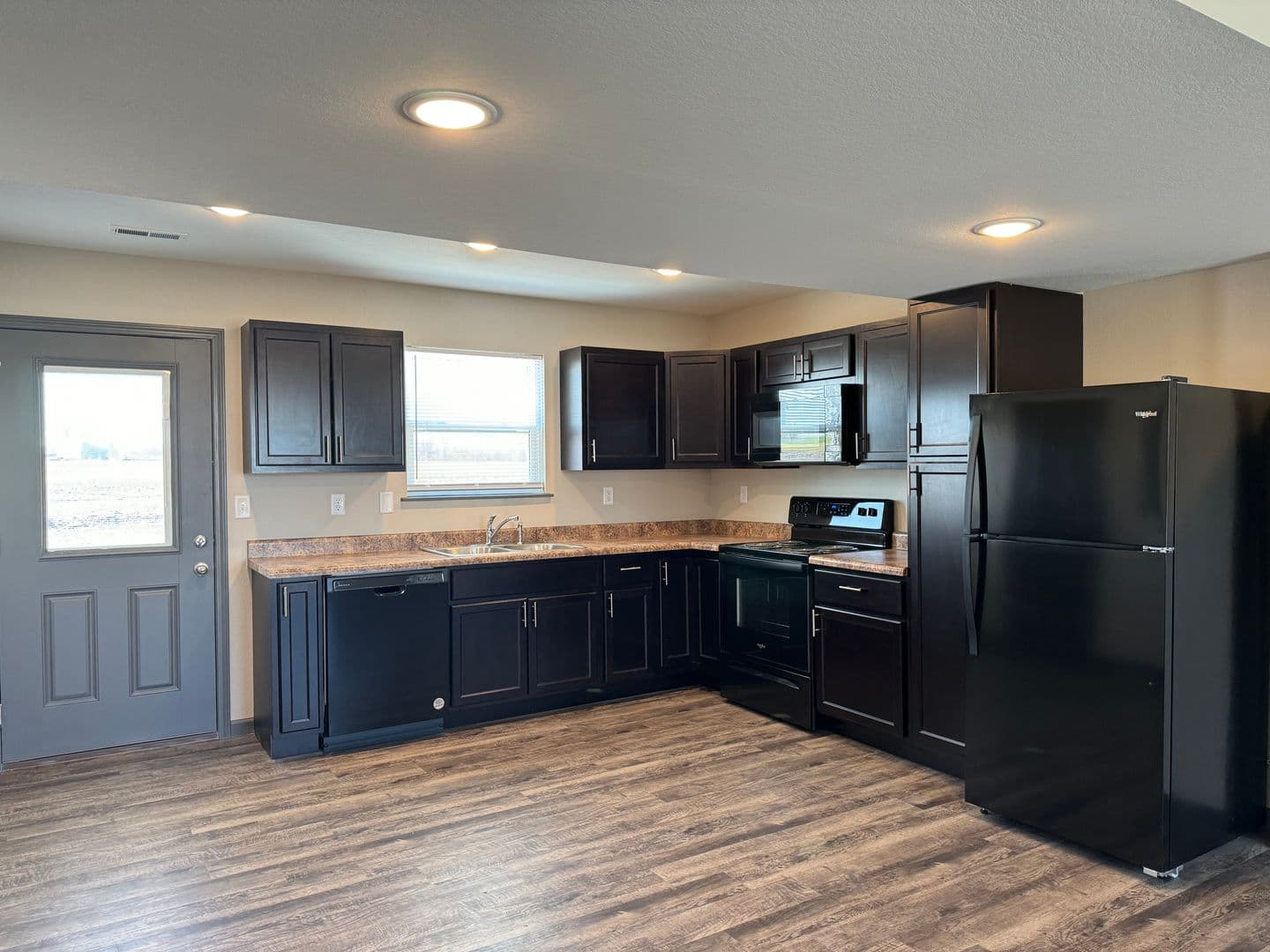 Montgomery City Apartment: 2 Longview Circle