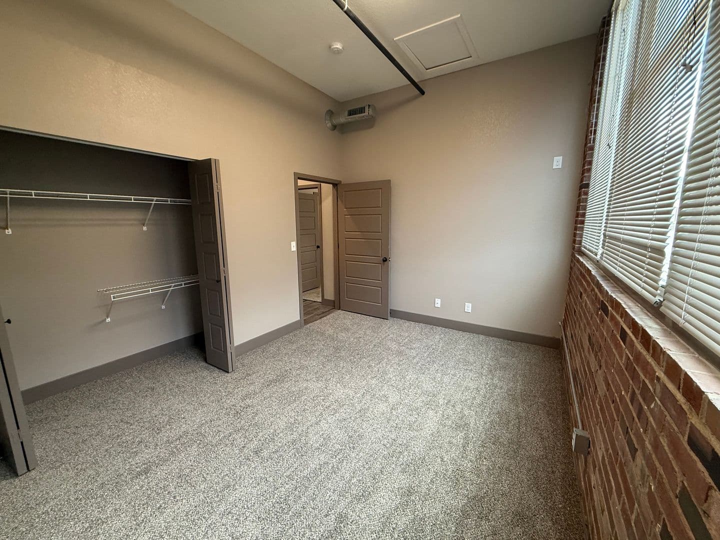 Washington Apartment: 700 W. 2nd Street