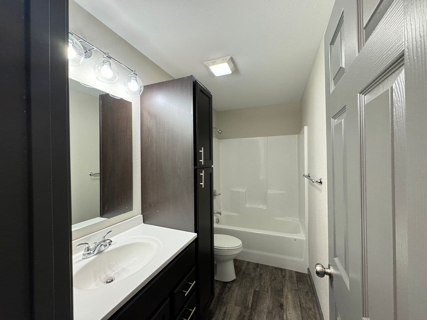 Montgomery City Apartment: 2 Longview Circle