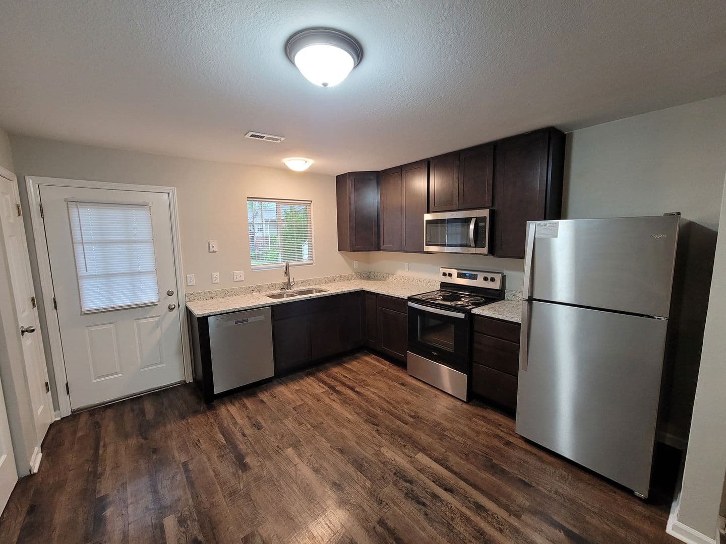 Warrenton Apartment: 1044 Hawthorne Village Drive