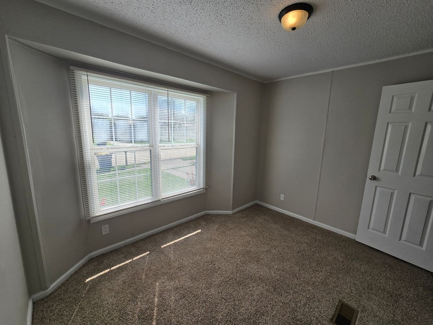 Warrenton Apartment: 1194 Juniper Drive