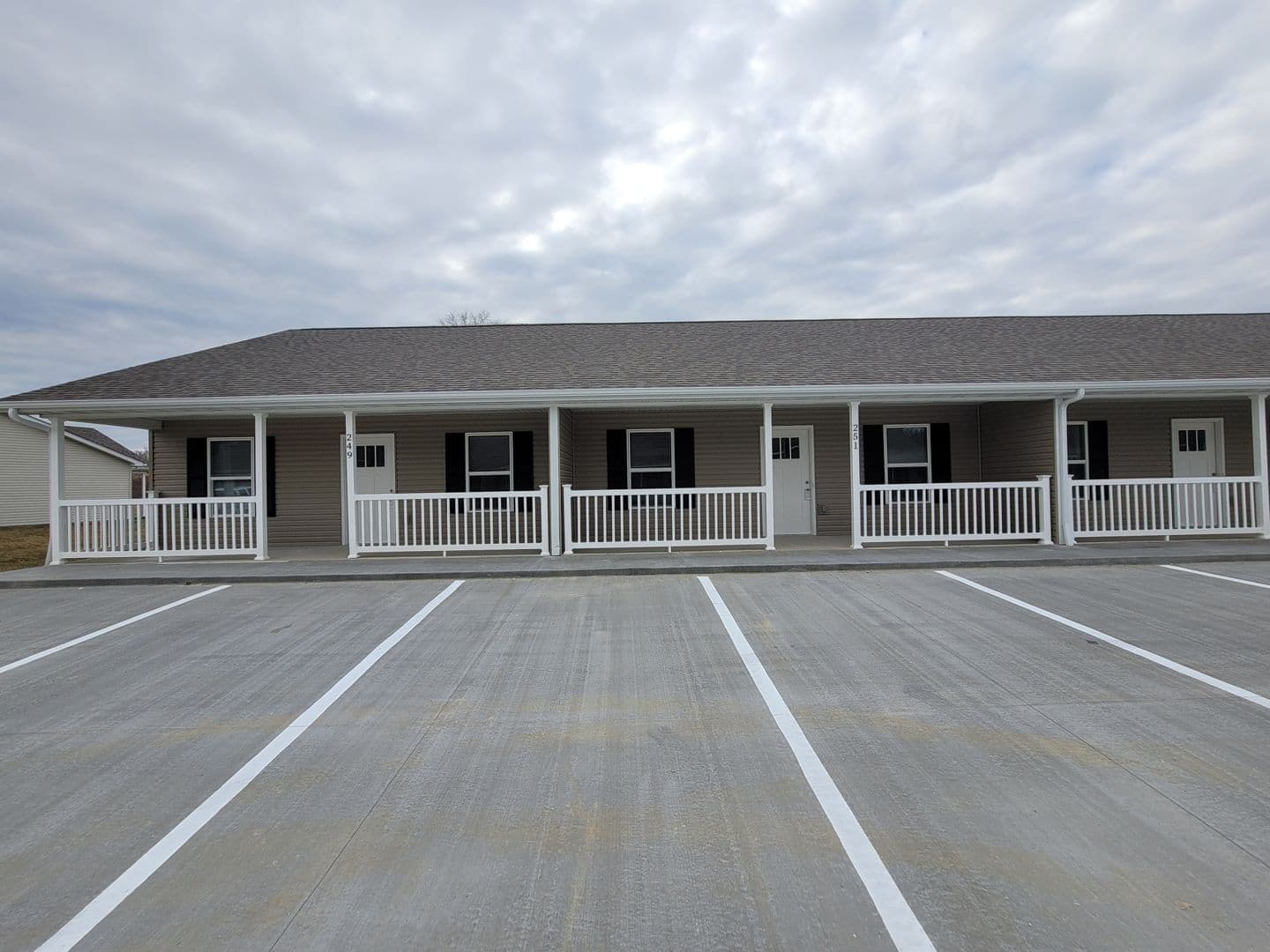 Washington Apartment: 106 Acorn Crk Rd