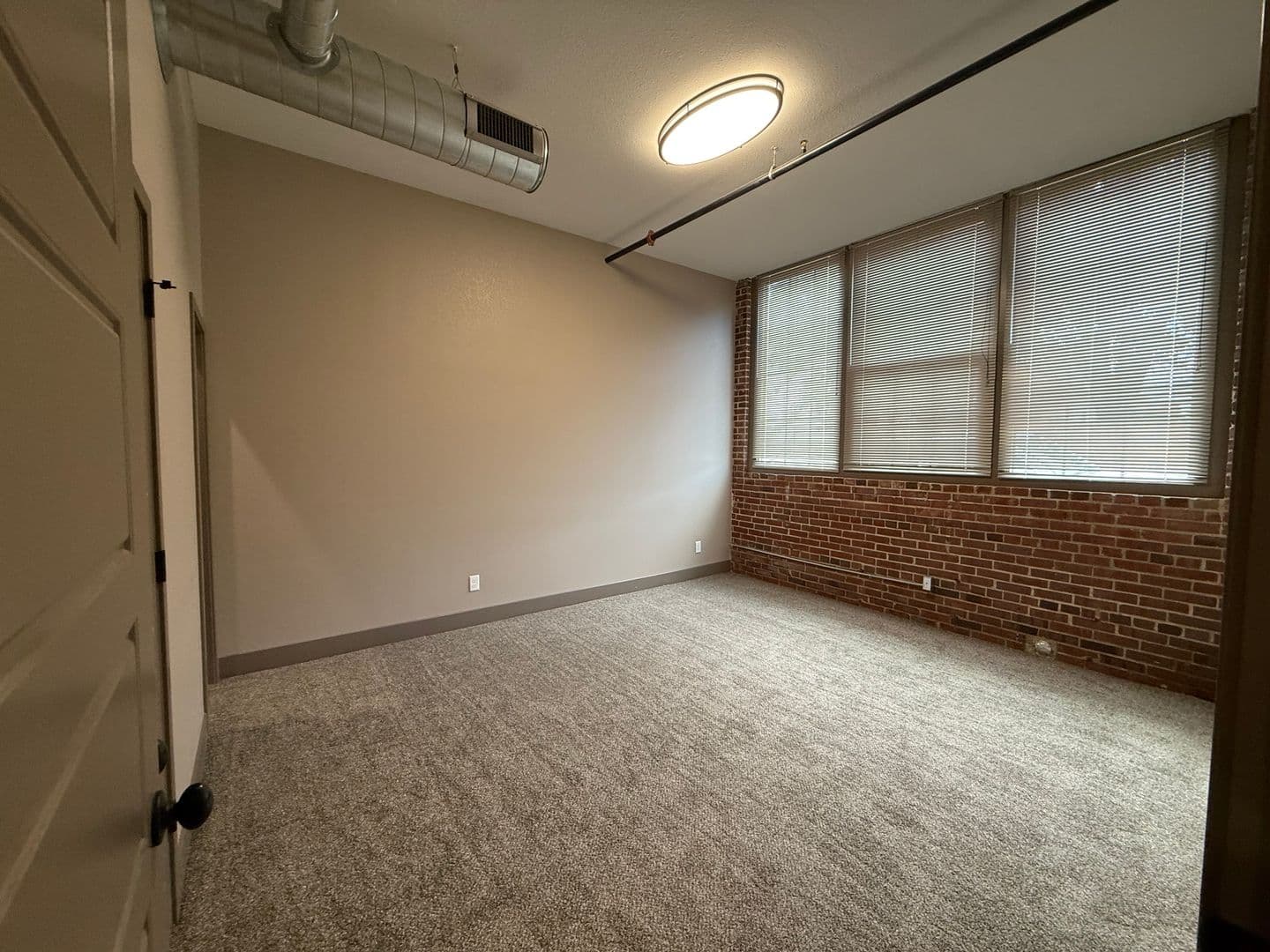 Washington Apartment: 700 W. 2nd Street