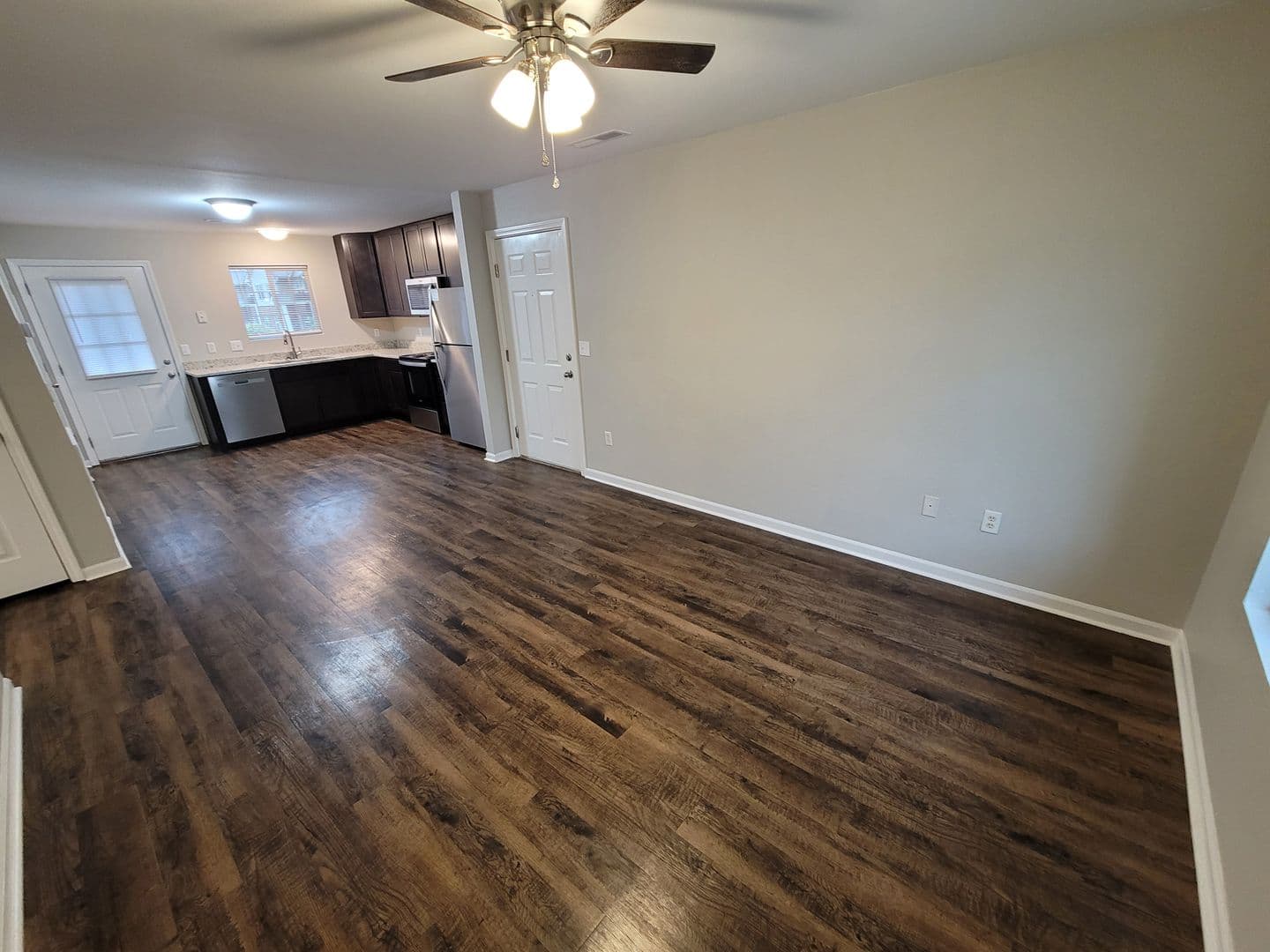 Warrenton Apartment: 1044 Hawthorne Village Drive