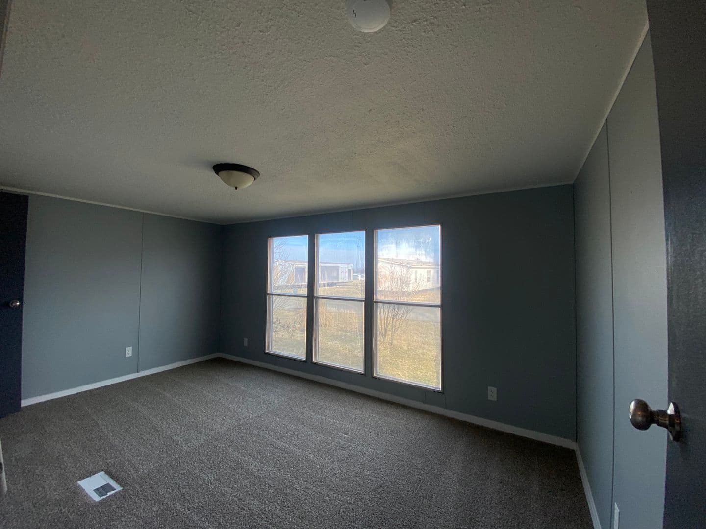Warrenton Apartment: 1194 Juniper Drive