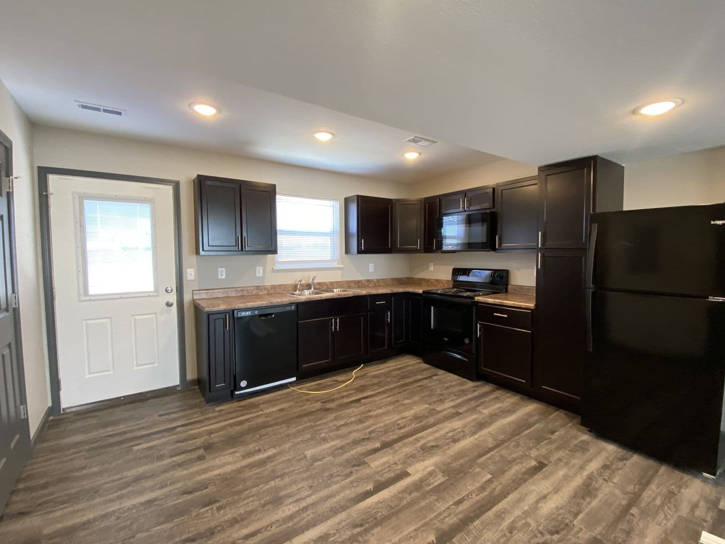 Montgomery City Apartment: 2 Longview Circle