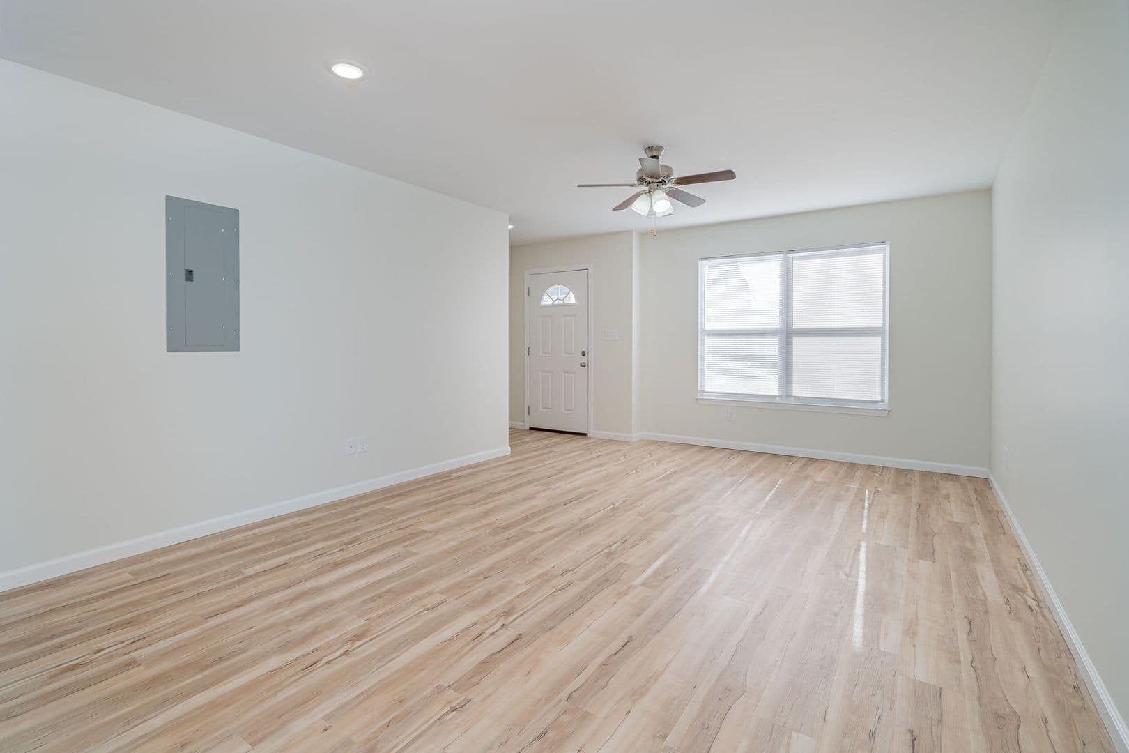 Farmington Apartment: 100 Roper Loop