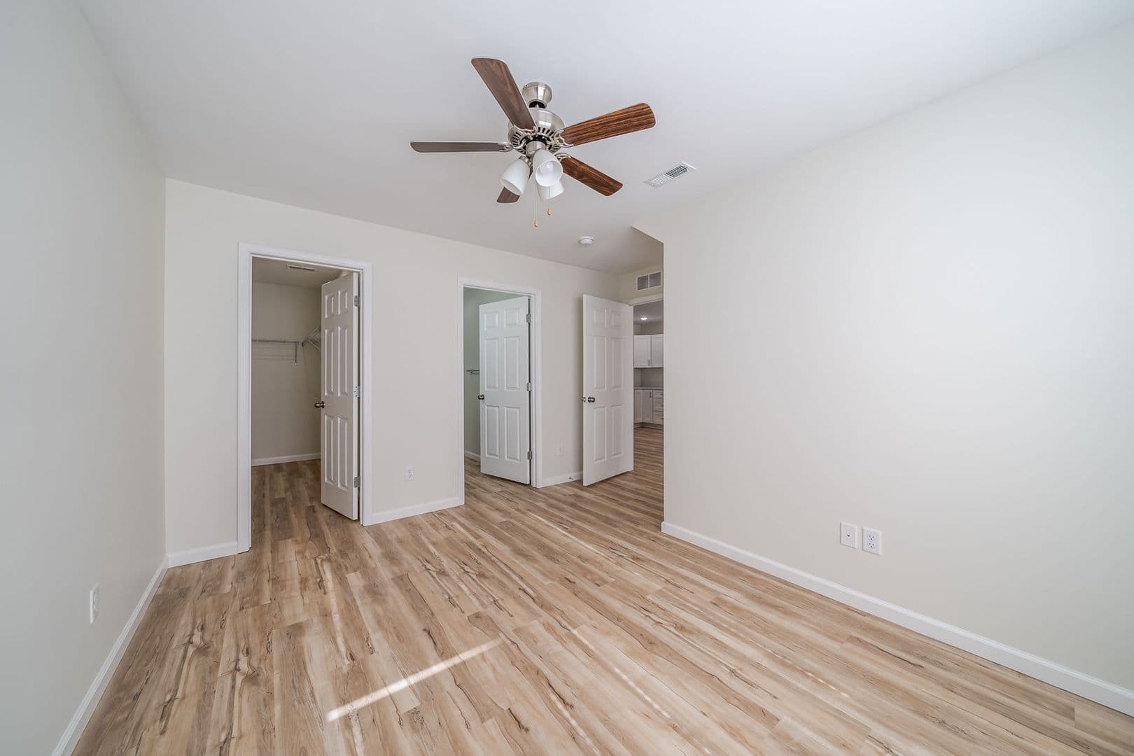 Farmington Apartment: 100 Roper Loop