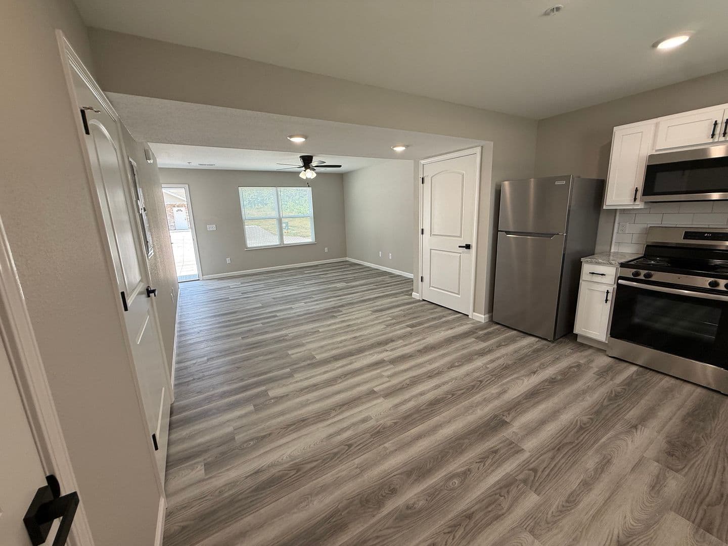 Washington Apartment: 2549 E. 5th Street