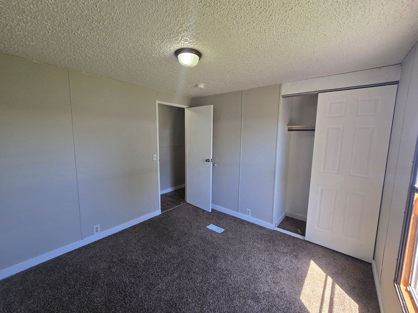 Warrenton Apartment: 1194 Juniper Drive