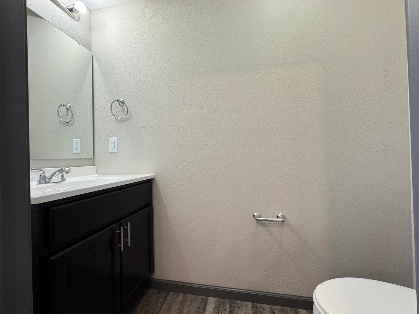 Montgomery City Apartment: 2 Longview Circle