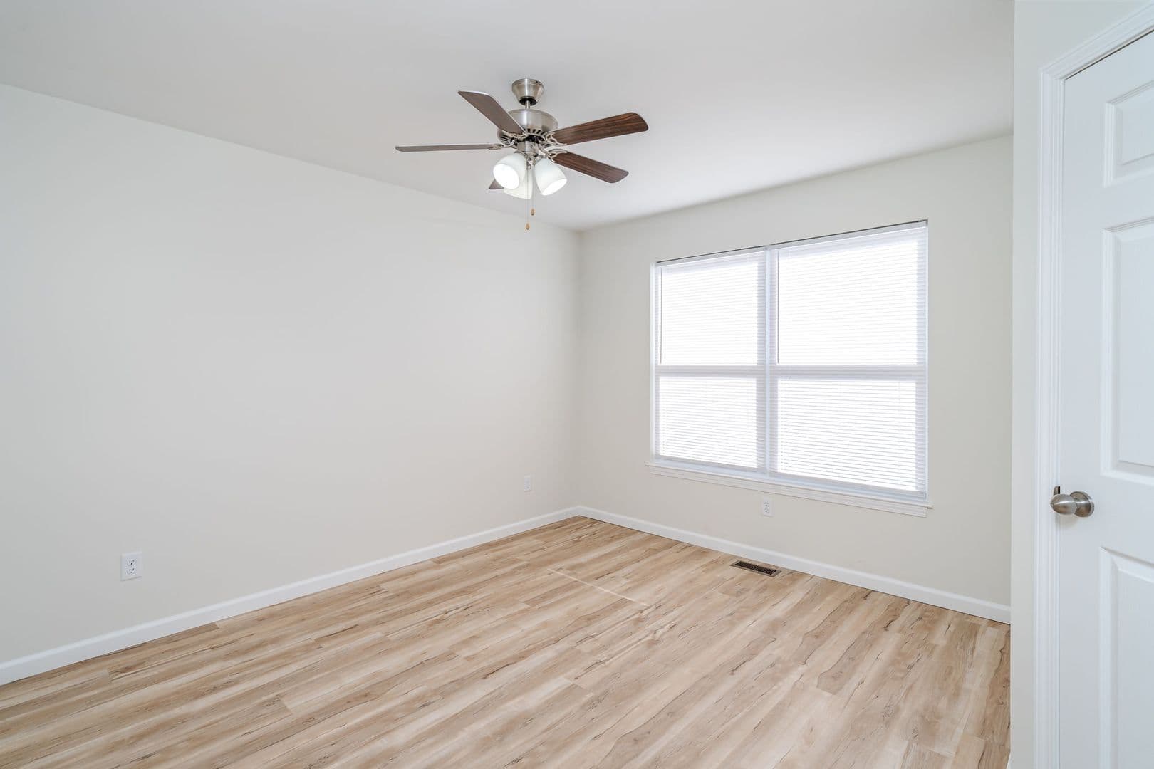 Farmington Apartment: 100 Roper Loop