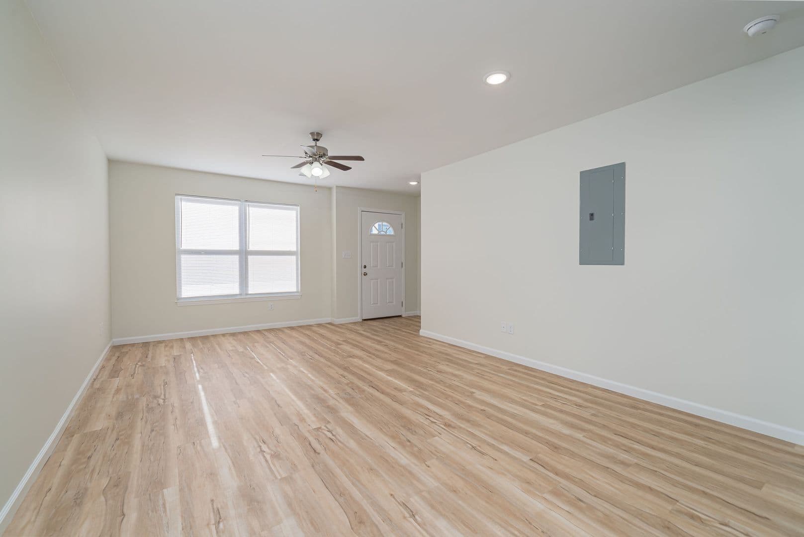 Farmington Apartment: 100 Roper Loop