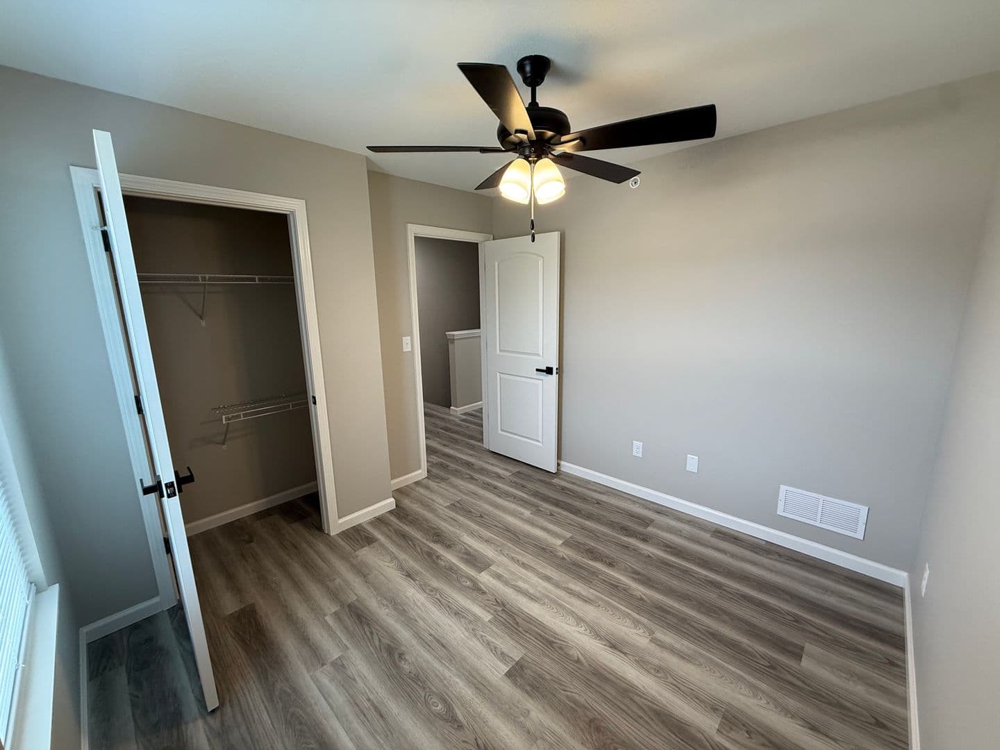 Washington Apartment: 2549 E. 5th Street