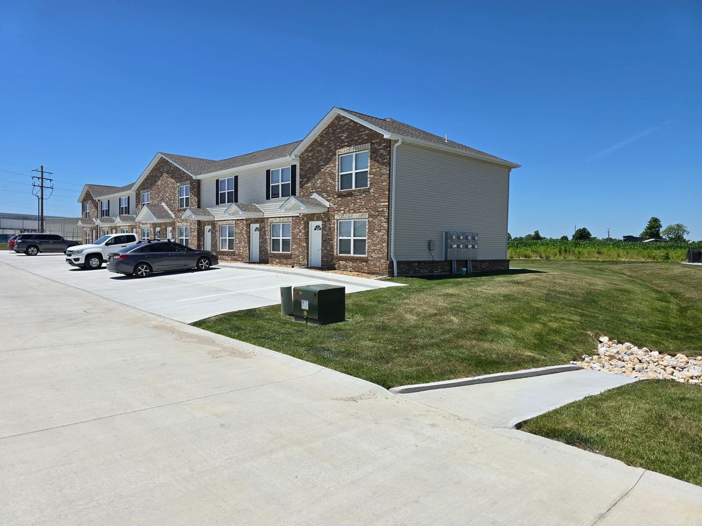Montgomery City Apartment: 2 Longview Circle