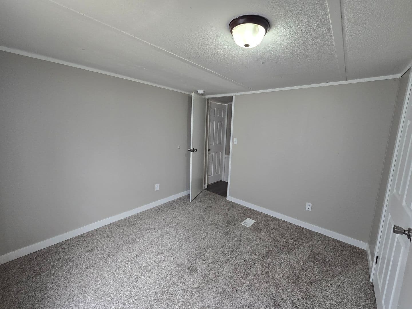 Warrenton Apartment: 1194 Juniper Drive