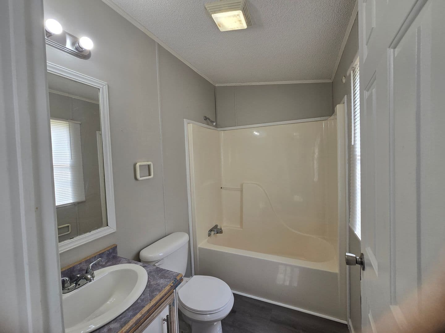 Warrenton Apartment: 1194 Juniper Drive