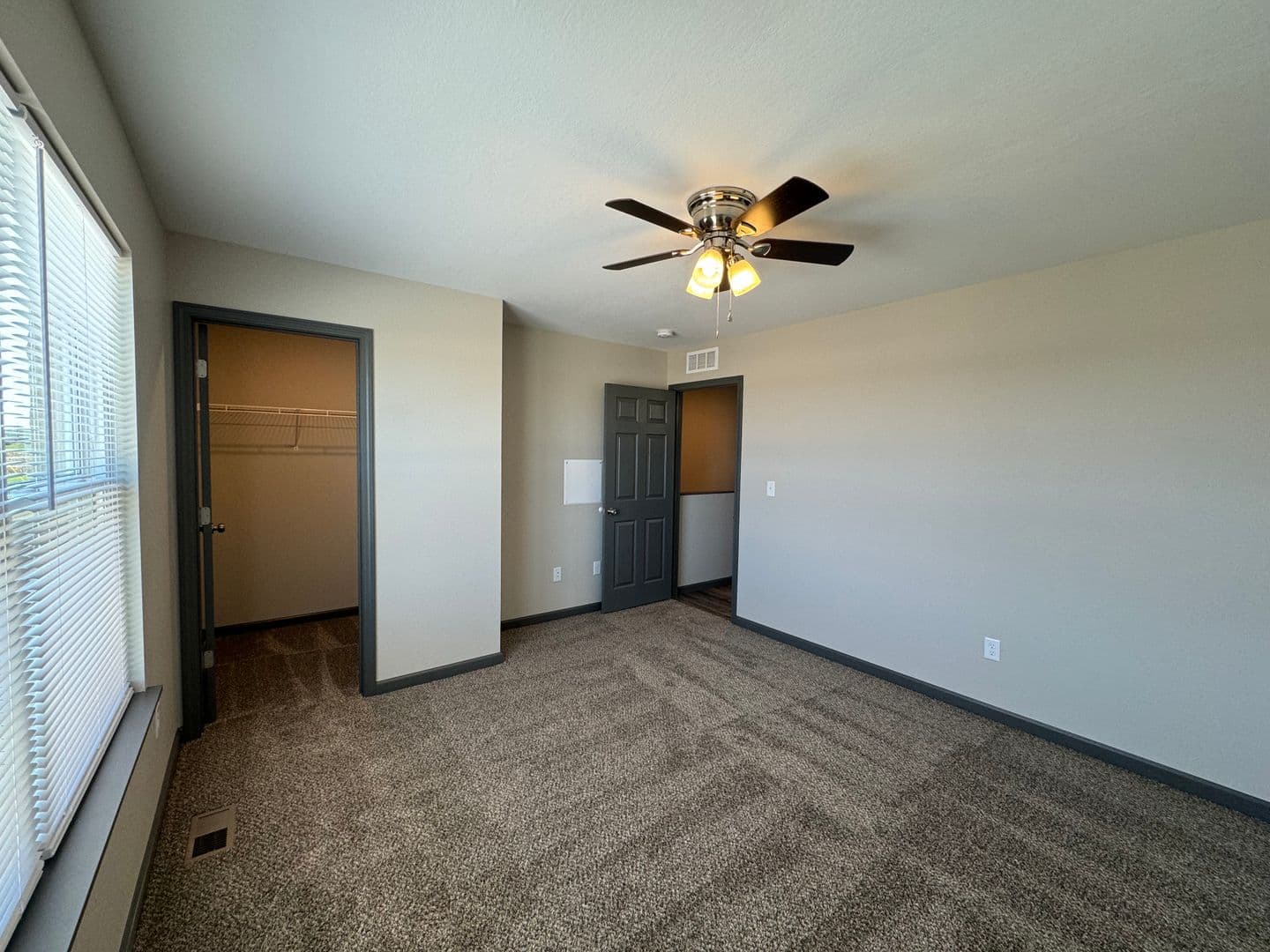 Montgomery City Apartment: 2 Longview Circle