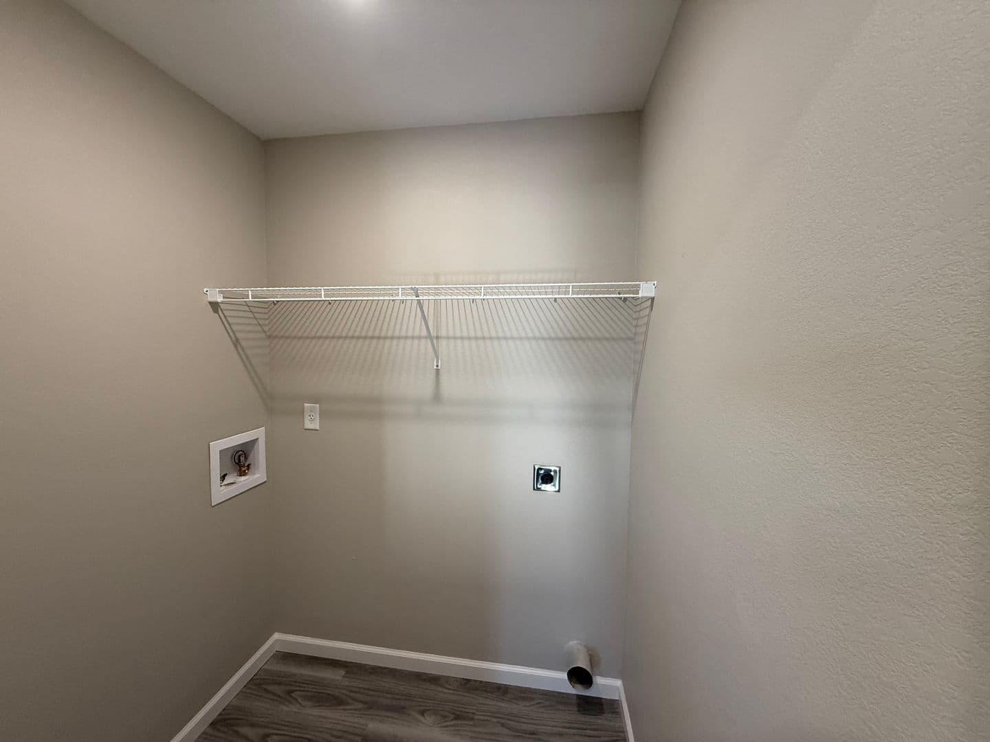 Washington Apartment: 2549 E. 5th Street