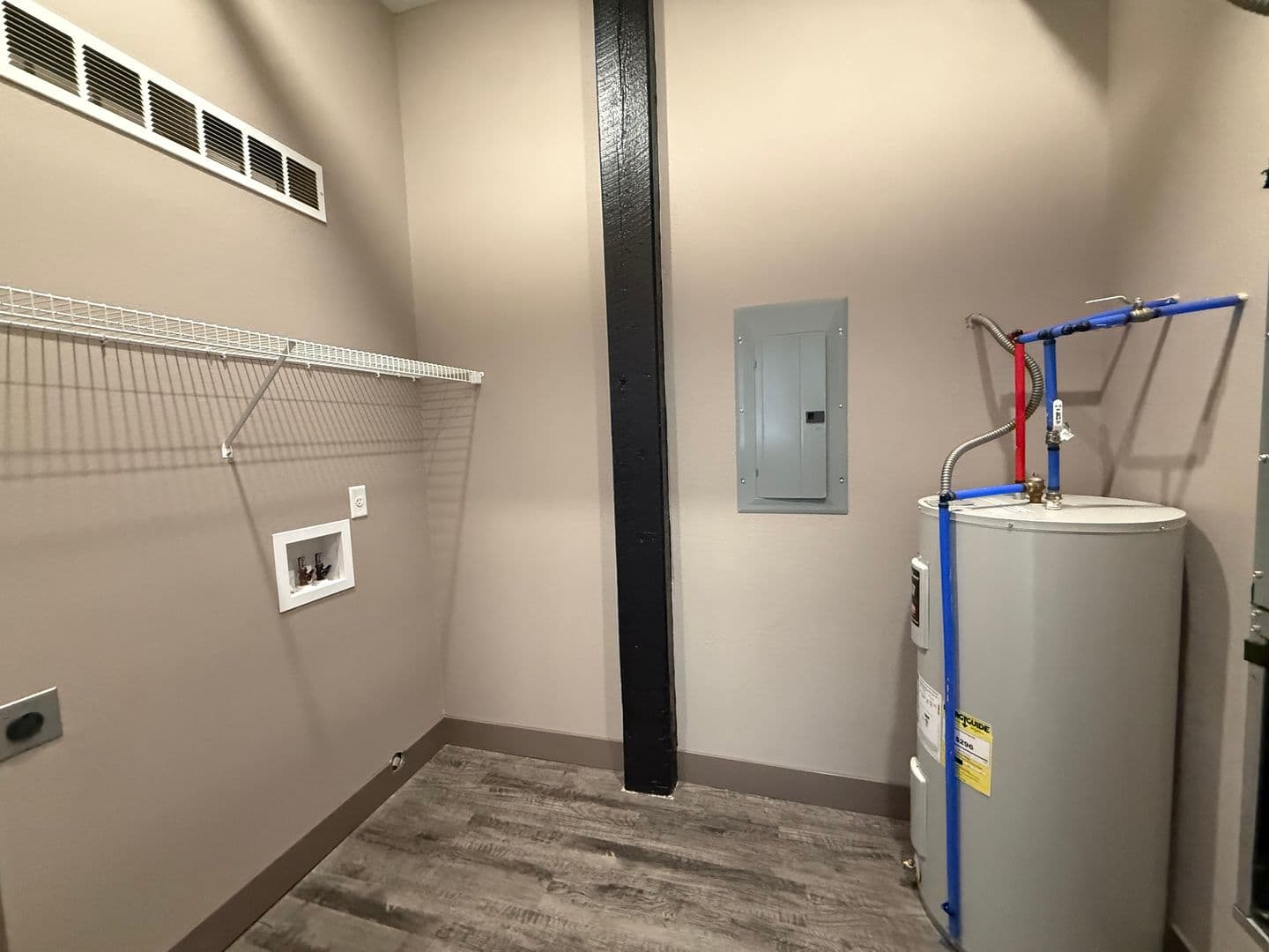Washington Apartment: 700 W. 2nd Street