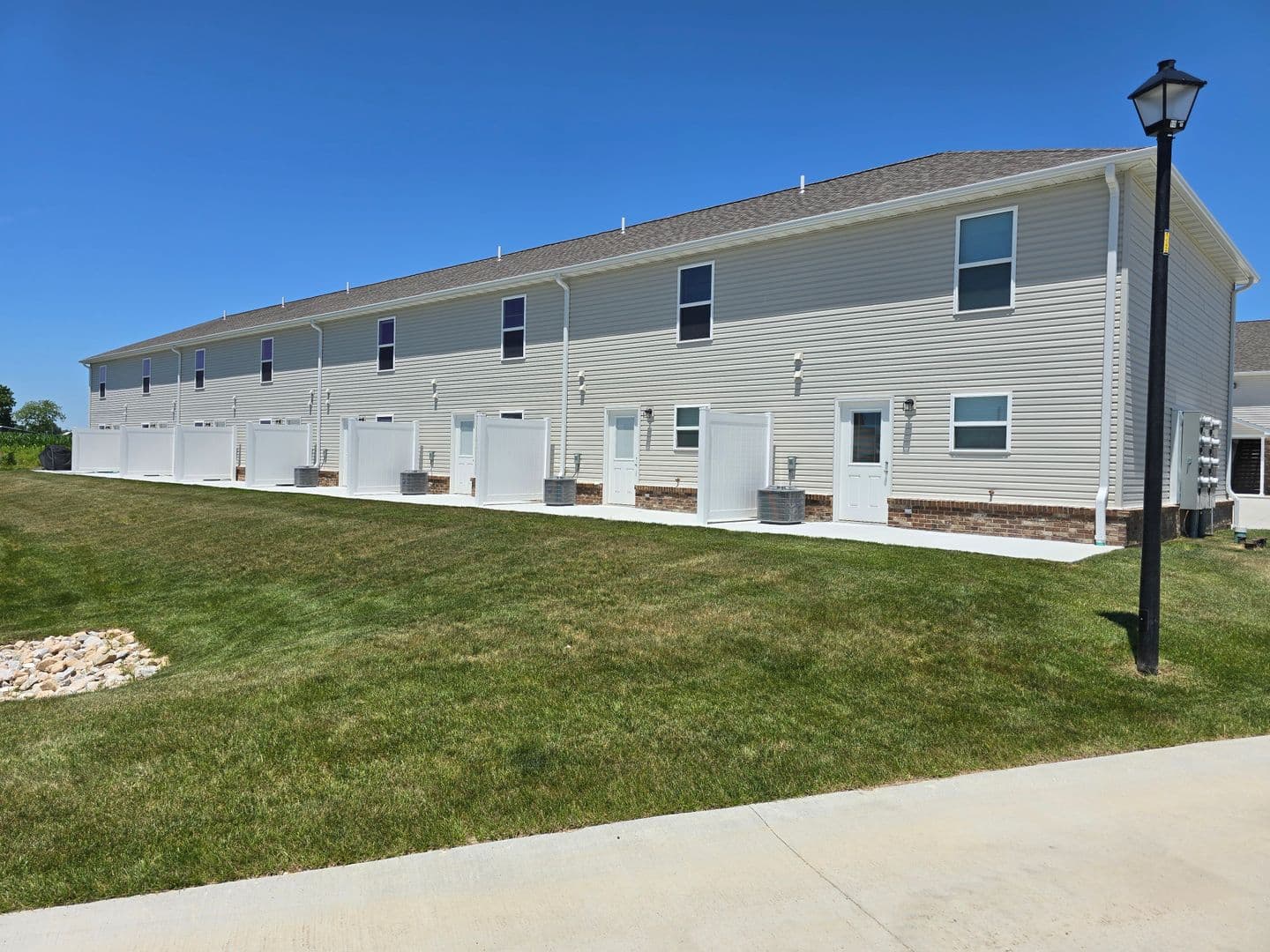 Montgomery City Apartment: 2 Longview Circle