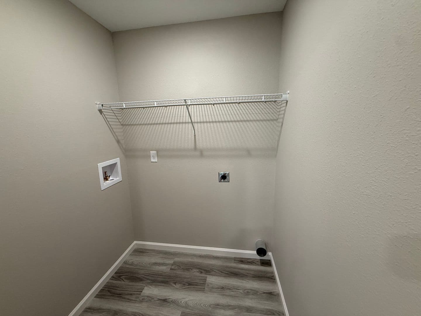 Washington Apartment: 2549 E. 5th Street