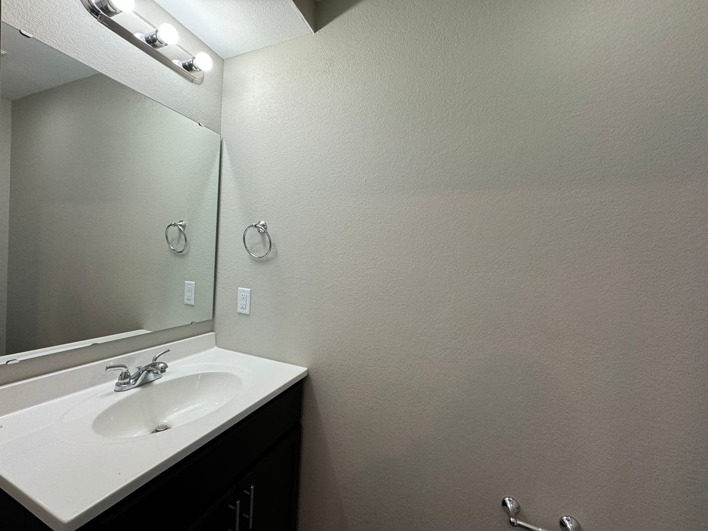 Montgomery City Apartment: 2 Longview Circle