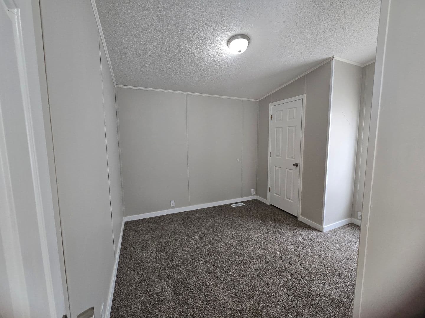Warrenton Apartment: 1194 Juniper Drive