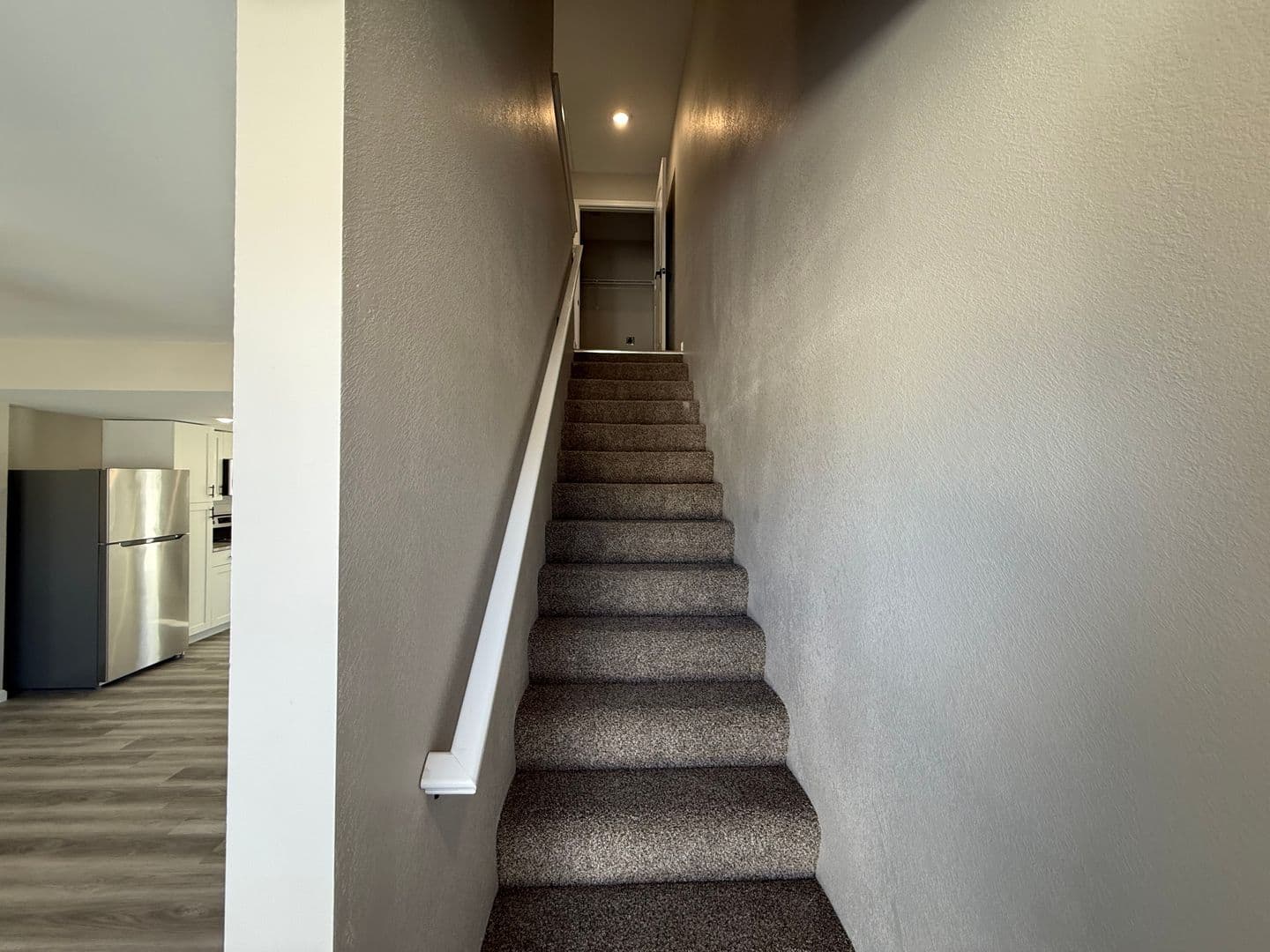 Washington Apartment: 2549 E. 5th Street