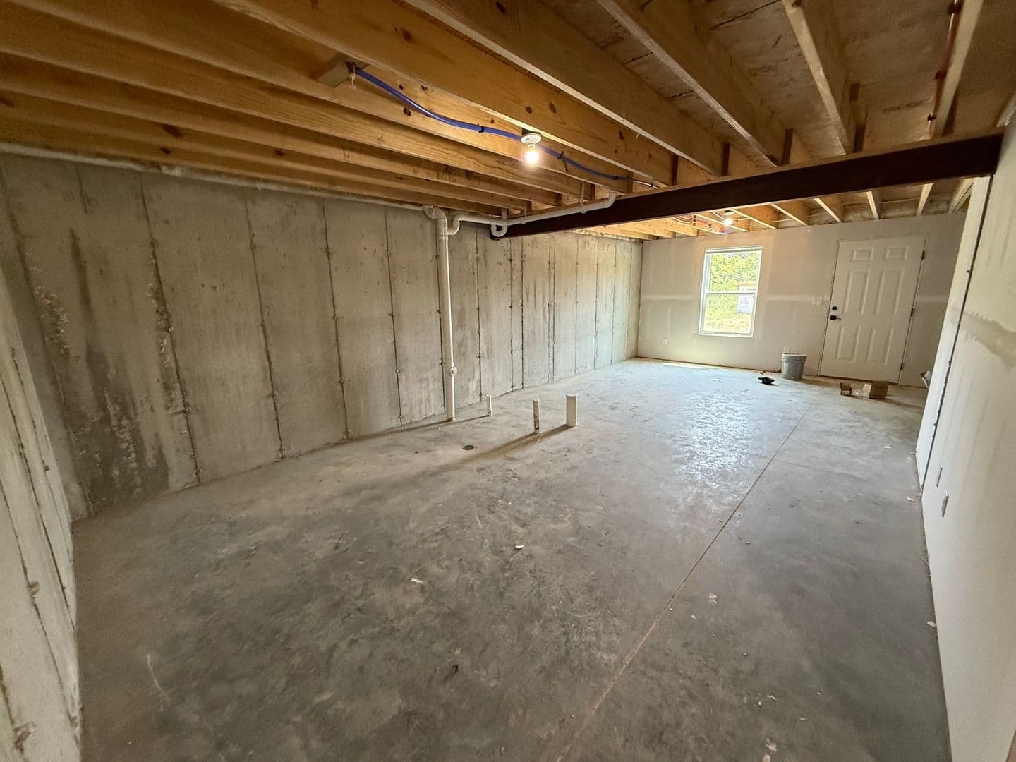 Washington Apartment: 2549 E. 5th Street