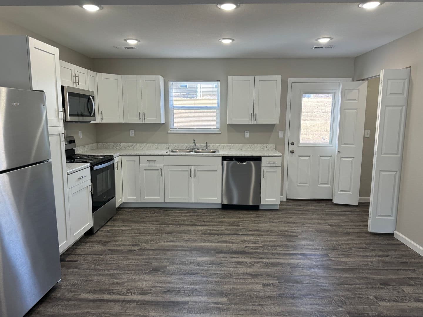 Warrenton Apartment: 16901 Cattail Bottoms Drive