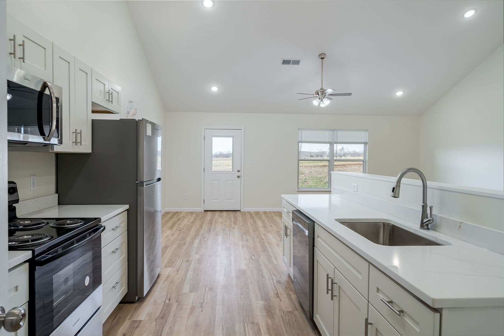 Farmington Apartment: 100 Roper Loop