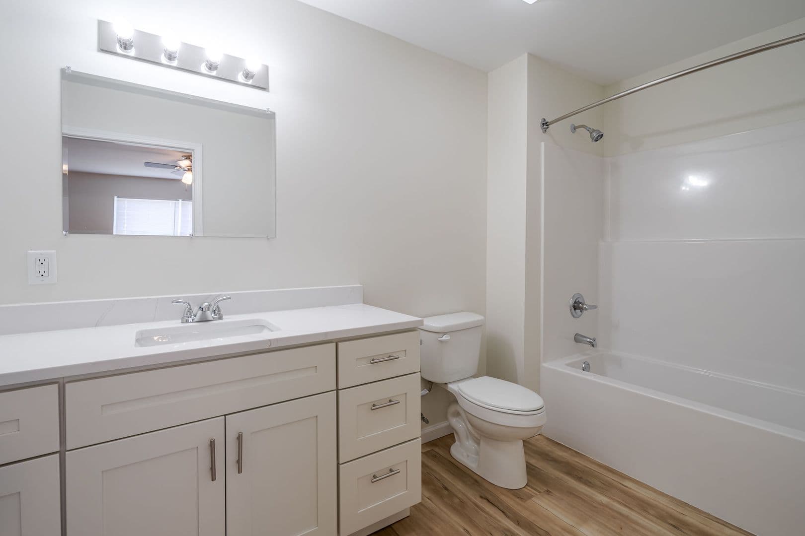 Farmington Apartment: 100 Roper Loop