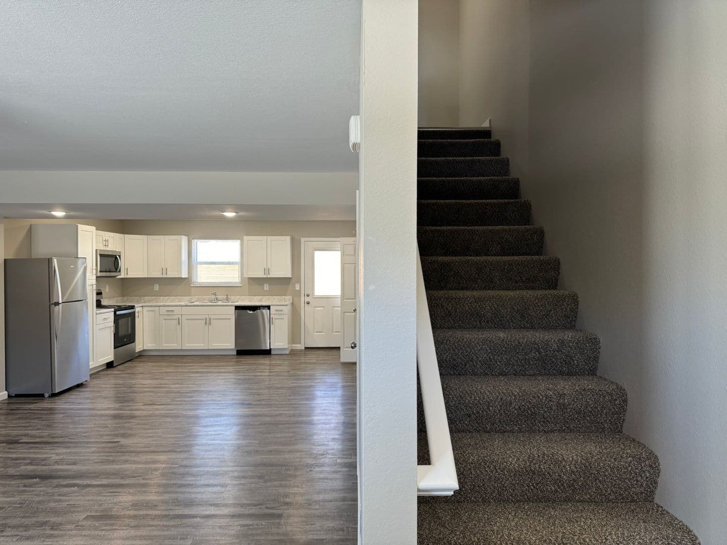 Warrenton Apartment: 16901 Cattail Bottoms Drive